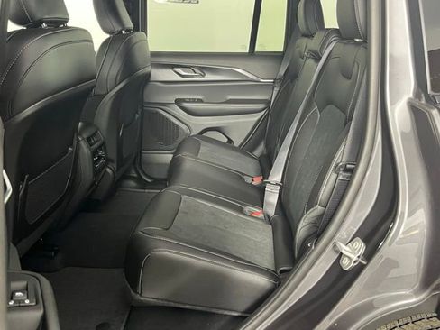 New 2025 Jeep Grand Cherokee Laredo image 26
