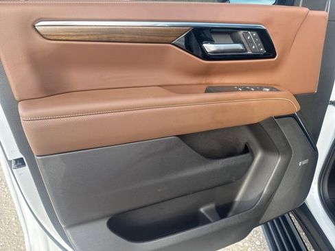 Used 2026 Chevrolet Tahoe High Country image 33