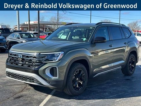 New 2026 Volkswagen Atlas Peak Edition image 3