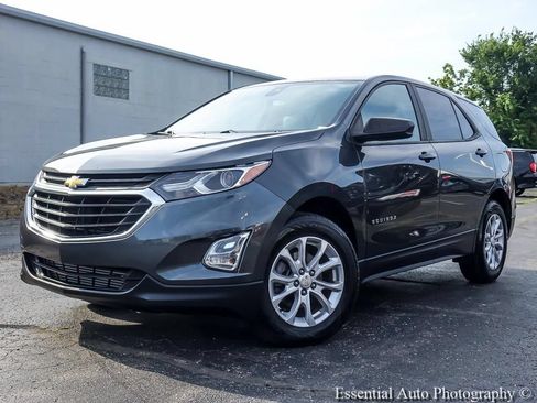 Used 2020 Chevrolet Equinox LS w/ LS Convenience Package AWD/4WD image 2