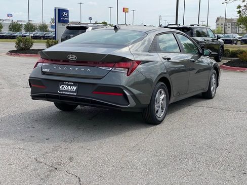 New 2026 Hyundai Elantra SE FWD image 7
