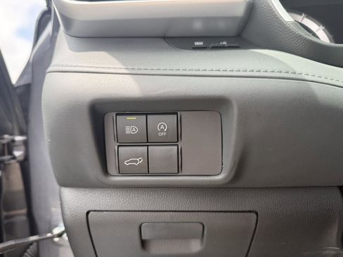Used 2023 Toyota Highlander XLE FWD image 23