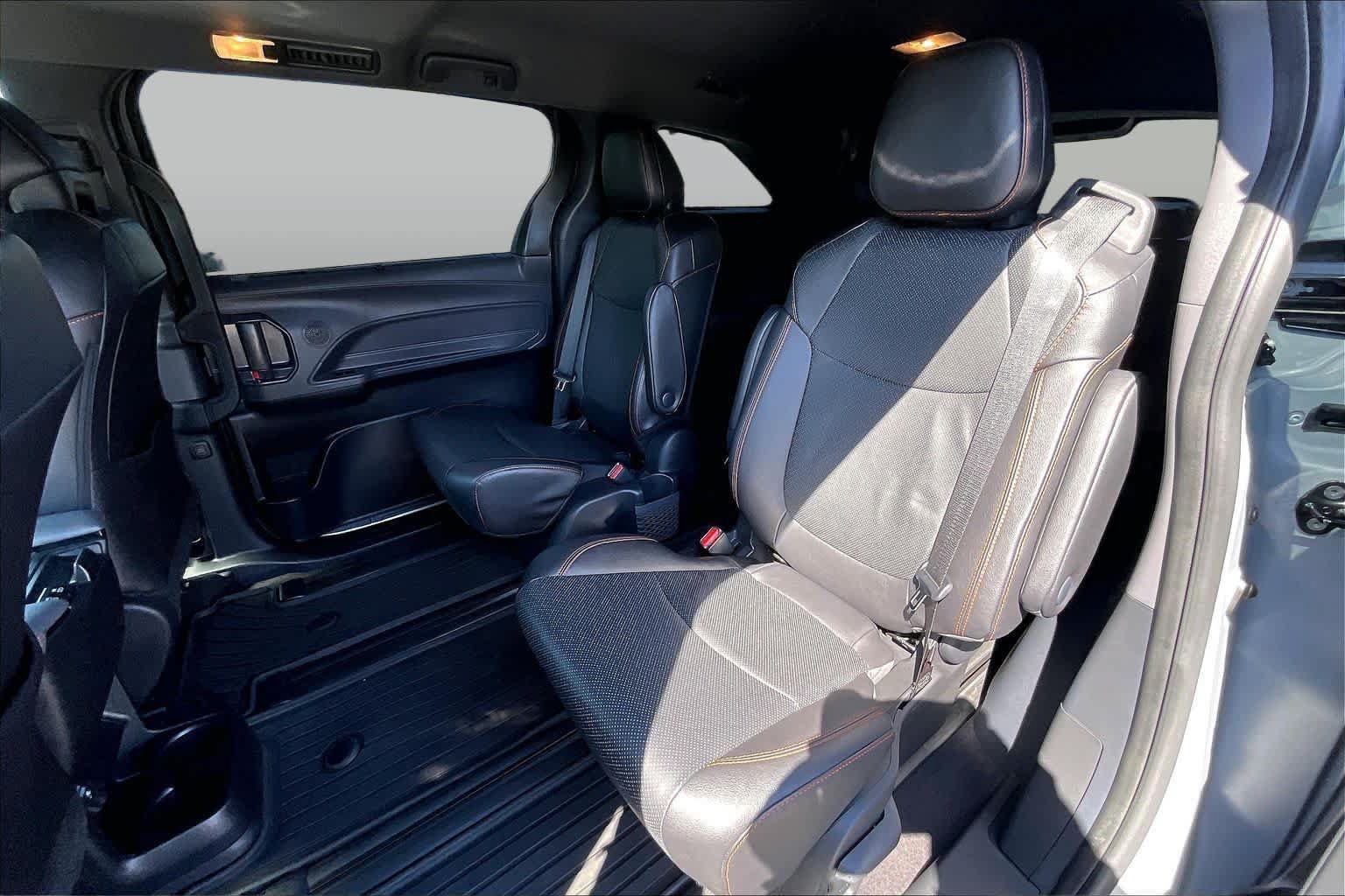 Used 2024 Toyota Sienna XSE w/ XSE Premium Package FWD image 20