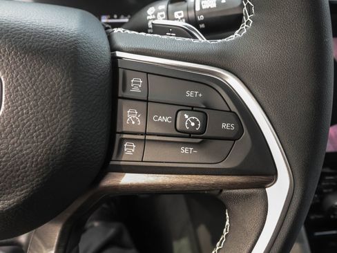 New 2025 Jeep Grand Cherokee Limited w/ Luxury Tech Group II image 26