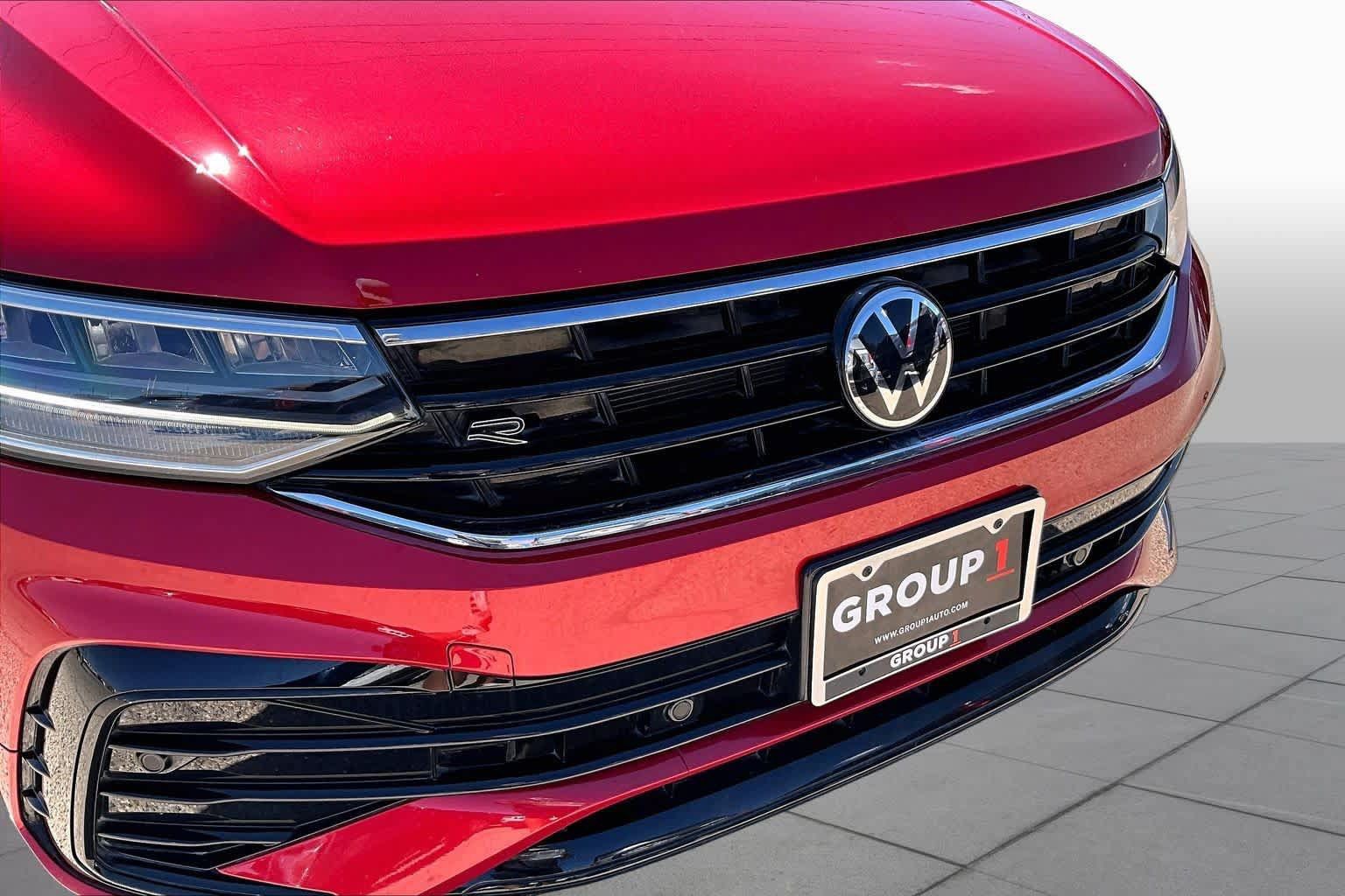 Used 2024 Volkswagen Tiguan SE R-Line w/ MDO Package, Three-Row FWD image 30