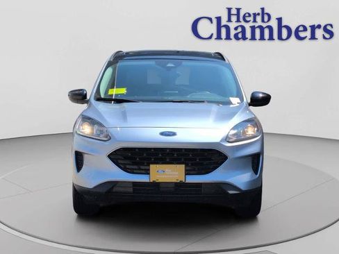 Certified 2022 Ford Escape SE w/ SE Sport Appearance Package AWD/4WD image 2
