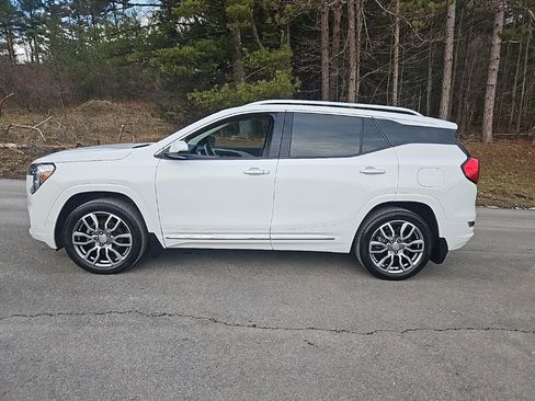 Used 2023 GMC Terrain Denali image 2