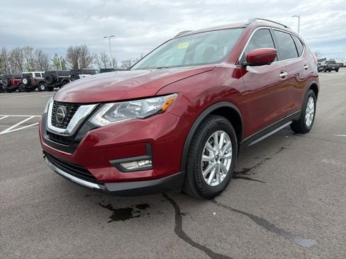 Used 2018 Nissan Rogue SV w/ Premium Package image 2