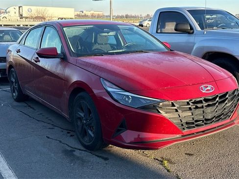 Used 2022 Hyundai Elantra SEL image 2