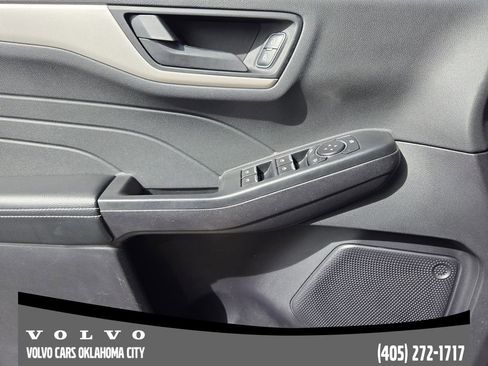 Used 2022 Ford Escape SE w/ SE Sport Appearance Package image 22