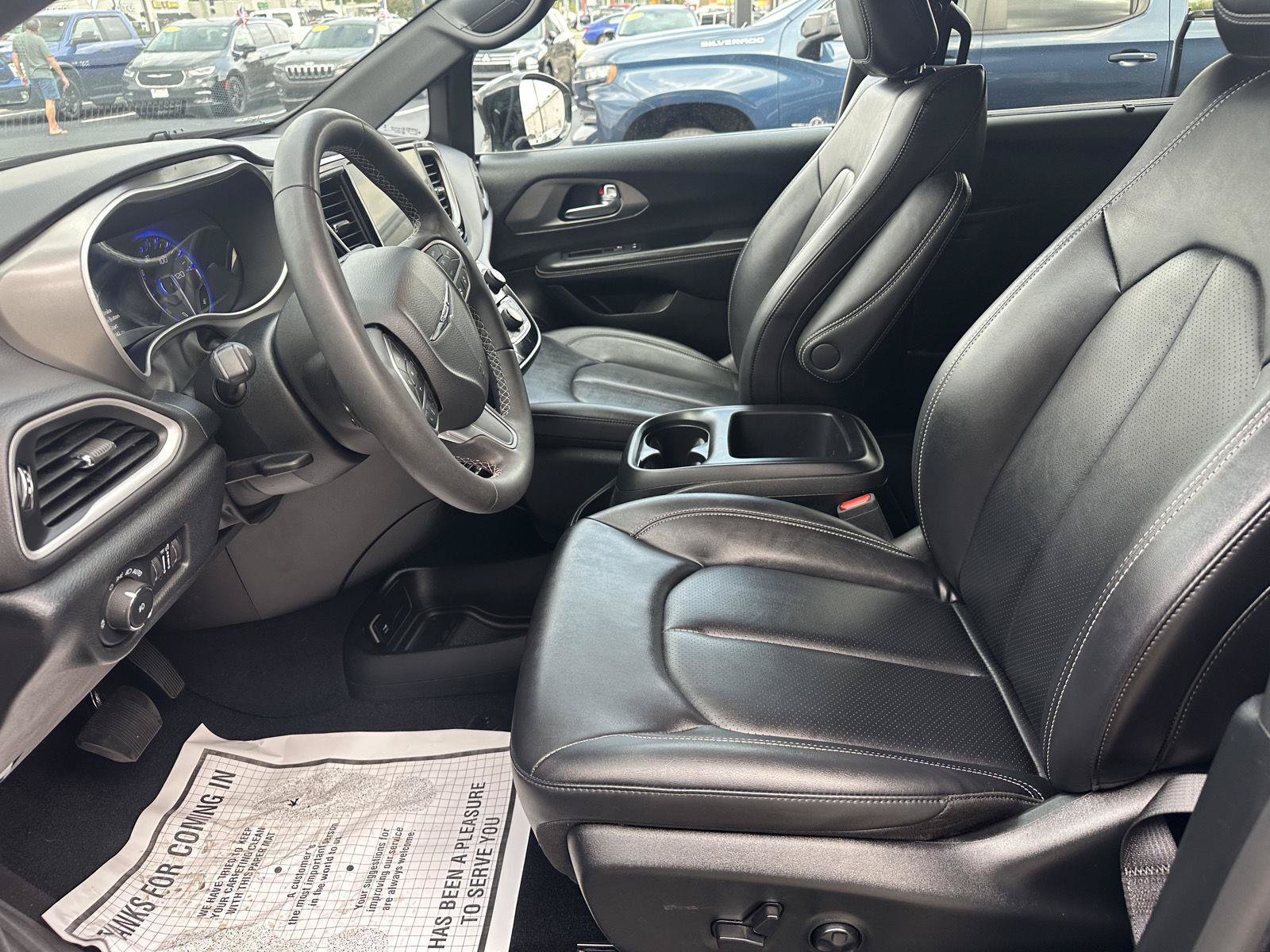 Used 2025 Chrysler Pacifica Select FWD image 22