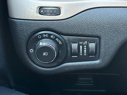 Used 2017 Jeep Cherokee Latitude image 41