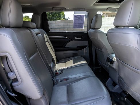 Used 2019 Toyota Highlander Limited AWD/4WD image 28