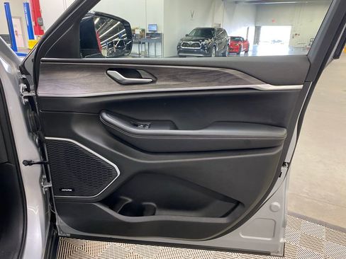 Used 2023 Jeep Grand Cherokee 4WD 4xe image 34