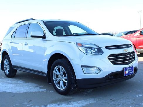Used 2017 Chevrolet Equinox LT w/ Convenience Package image 3