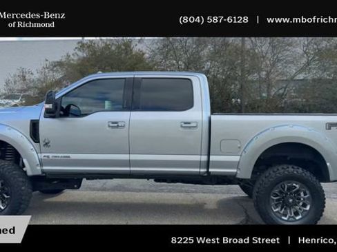 Used 2022 Ford F250 Lariat w/ Black Appearance Package image 7