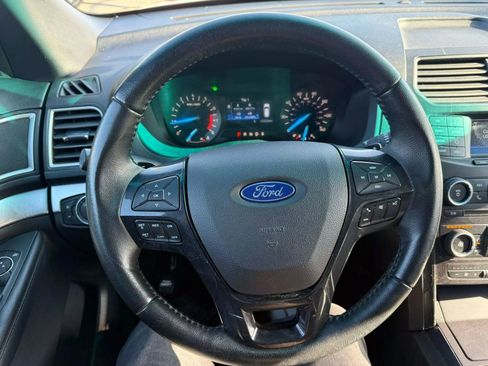 Used 2017 Ford Explorer XLT AWD/4WD image 12
