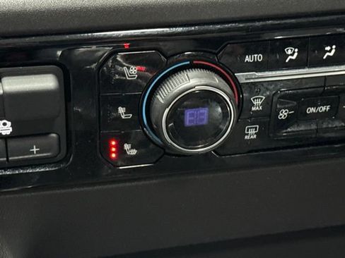 Used 2022 Chevrolet Silverado 1500 LTZ w/ LTZ Premium Package AWD/4WD image 6