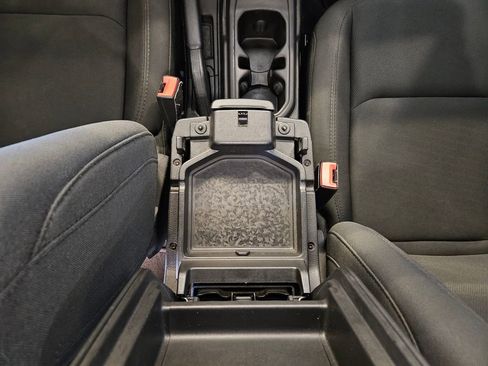 Used 2019 Jeep Wrangler Unlimited Sahara w/ Uconnect 4C Nav & Sound Group image 21