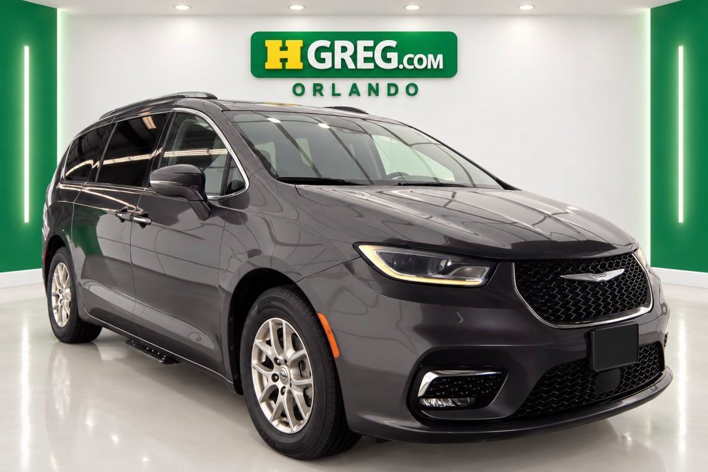 Used 2021 Chrysler Pacifica Touring-L FWD image 4