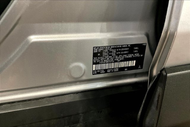 Used 2022 Toyota RAV4 XLE AWD/4WD image 19