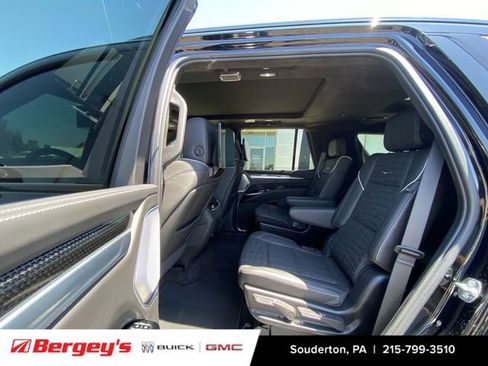 Used 2025 Cadillac Escalade V AWD/4WD image 28