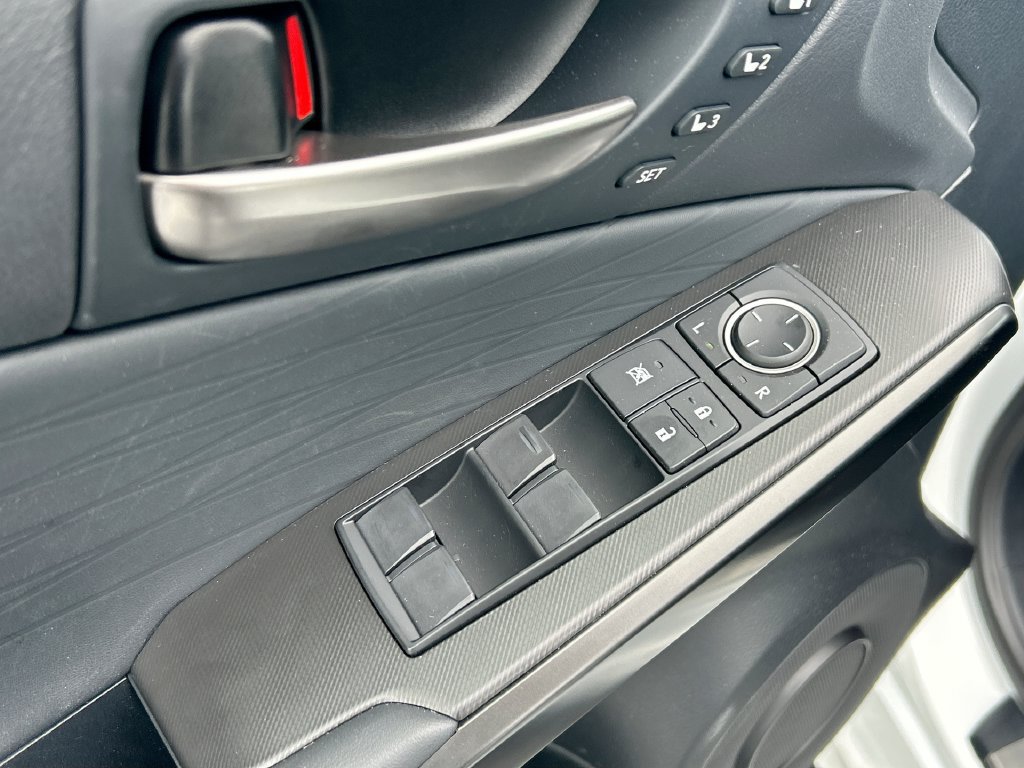 Used 2023 Lexus IS 350 F Sport RWD image 28