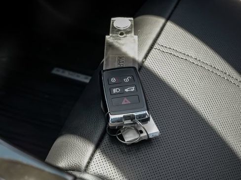 Used 2025 Land Rover Range Rover Velar Dynamic SE AWD/4WD image 63
