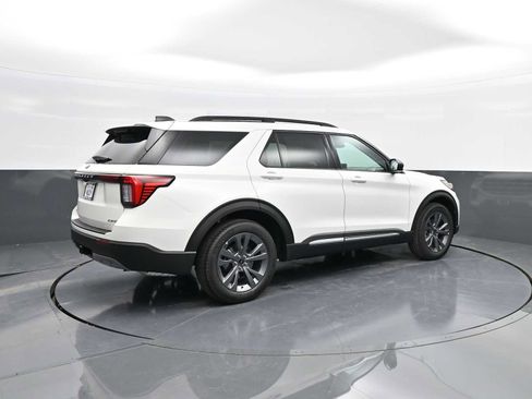 Used 2025 Ford Explorer Active w/ Active Comfort Package image 8