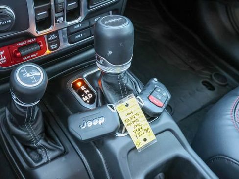 Used 2025 Jeep Gladiator Rubicon AWD/4WD image 22