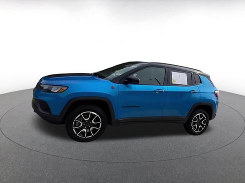 Used 2025 Jeep Compass Trailhawk AWD/4WD image 8