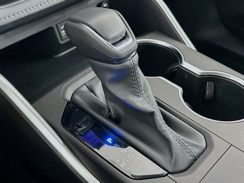 Used 2025 Toyota Highlander LE image 25