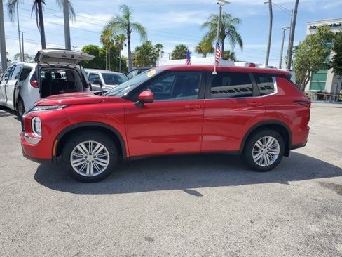 Used 2023 Mitsubishi Outlander ES FWD image 4