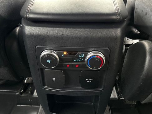 Used 2020 Ford Explorer Platinum w/ Premium Technology Package image 34