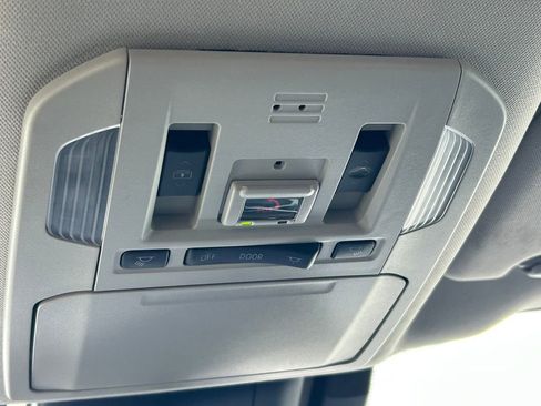Used 2023 Toyota Highlander Platinum FWD image 21