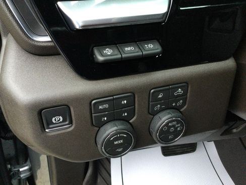 New 2026 Chevrolet Silverado 3500 LTZ w/ LTZ Premium Package image 11