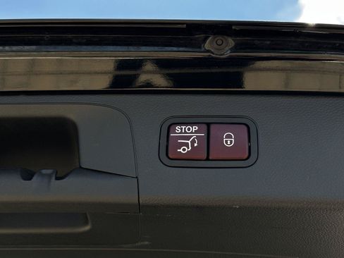 Used 2019 Mercedes-Benz GLC 300 4MATIC image 31