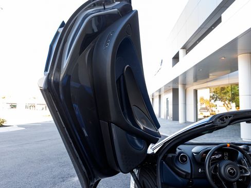 Used 2020 McLaren 600LT Spider image 31