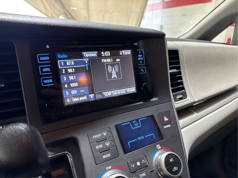 Used 2017 Toyota Sienna LE AWD/4WD image 13