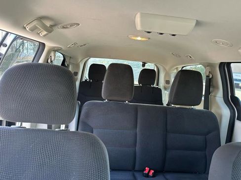 Used 2018 Dodge Grand Caravan SE w/ UConnect Hands-Free Group image 15