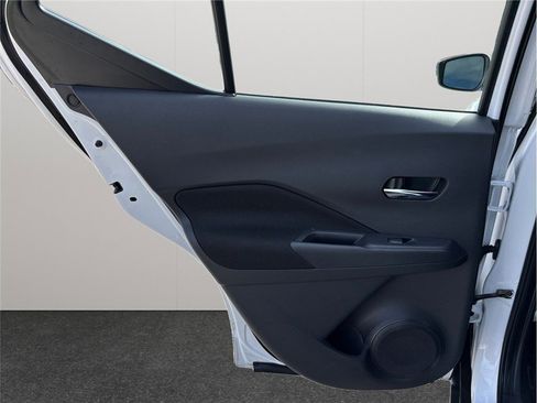 Used 2023 Nissan Kicks SV image 34