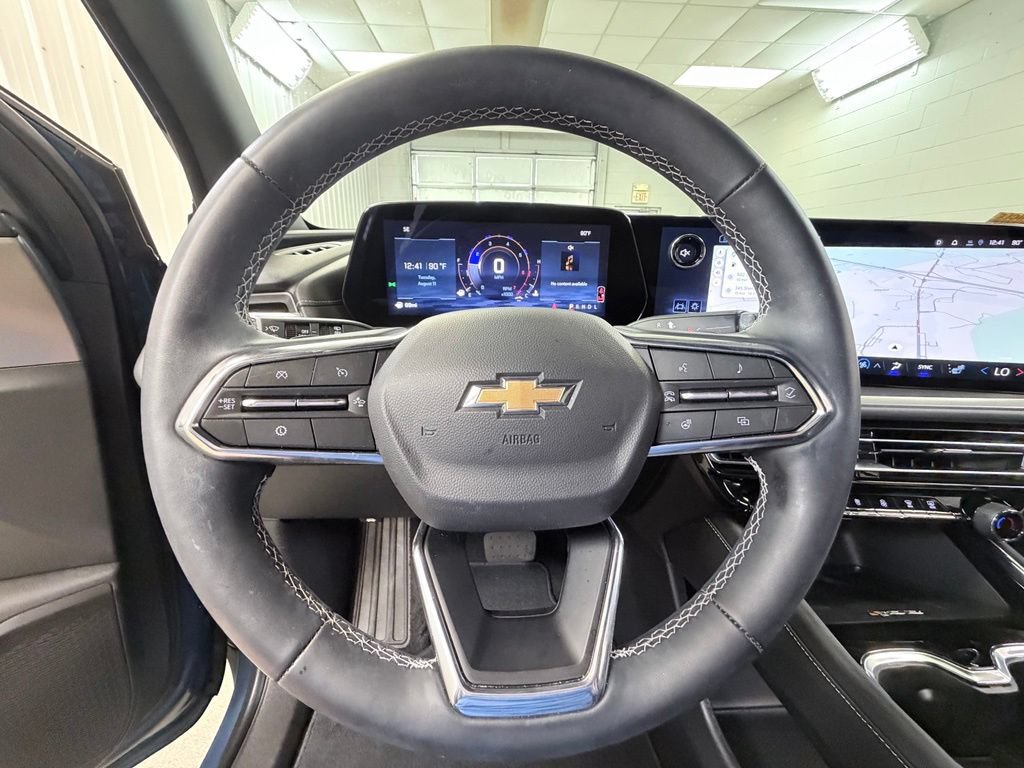 Used 2025 Chevrolet Traverse LT FWD image 50