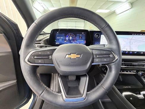 Used 2025 Chevrolet Traverse LT FWD image 50