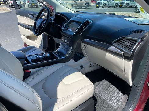 Used 2019 Ford Edge Titanium w/ Equipment Group 301A AWD/4WD image 16