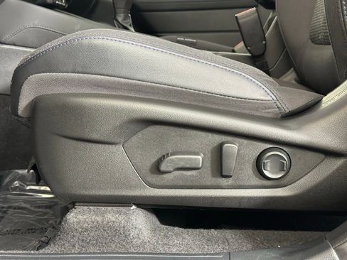 Used 2025 Subaru Forester Premium AWD/4WD image 7