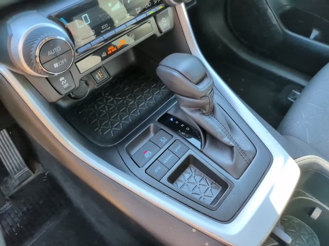 Certified 2025 Toyota RAV4 XLE FWD image 20