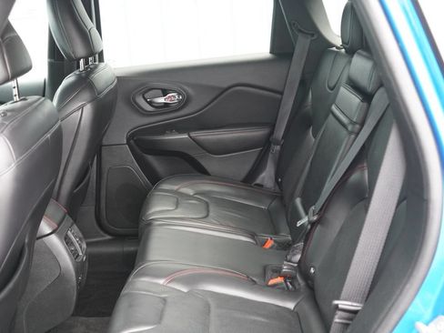 Used 2019 Jeep Cherokee Trailhawk AWD/4WD image 27