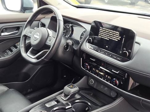 Used 2023 Nissan Rogue SL w/ SL Premium Package image 7