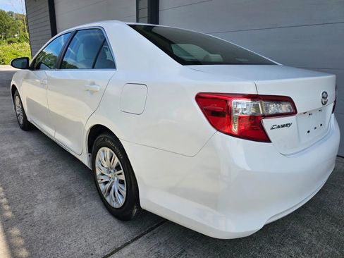 Used 2014 Toyota Camry LE image 3
