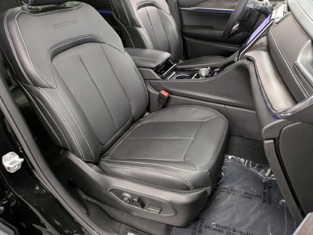Used 2025 Jeep Grand Cherokee Overland AWD/4WD image 29